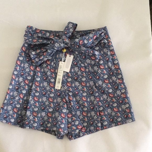 Antonio Melani Women's Shorts, Waist Tie Blue Floral Multicolor Size: 2 - Picture 3 of 5